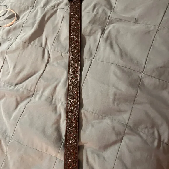 Ariat Embossed Brown Leather Belt/ Silver Buckle worn twice 43.5 inches long - Picture 2 of 6
